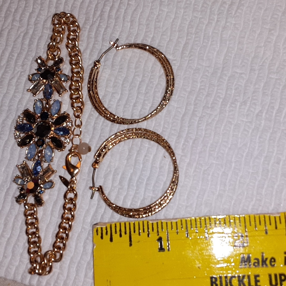 Avon Goldtone Earring and Bracelet Set. - Picture 5 of 5